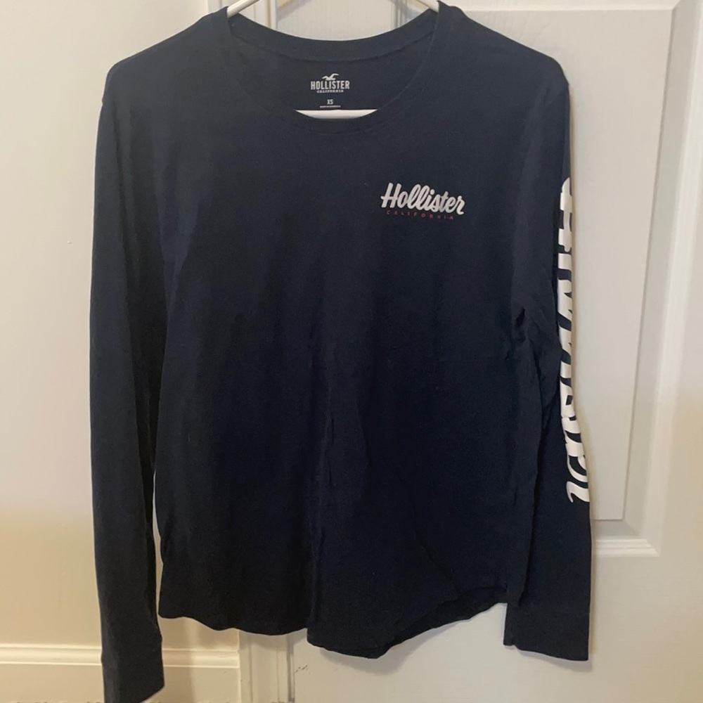 NWOT Hollister long-sleeved navy tee size XS